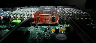 The innards of our new T5120 SPARC server Photo of the inside of a T5120 server, showing the heatsink and all the memory sticks